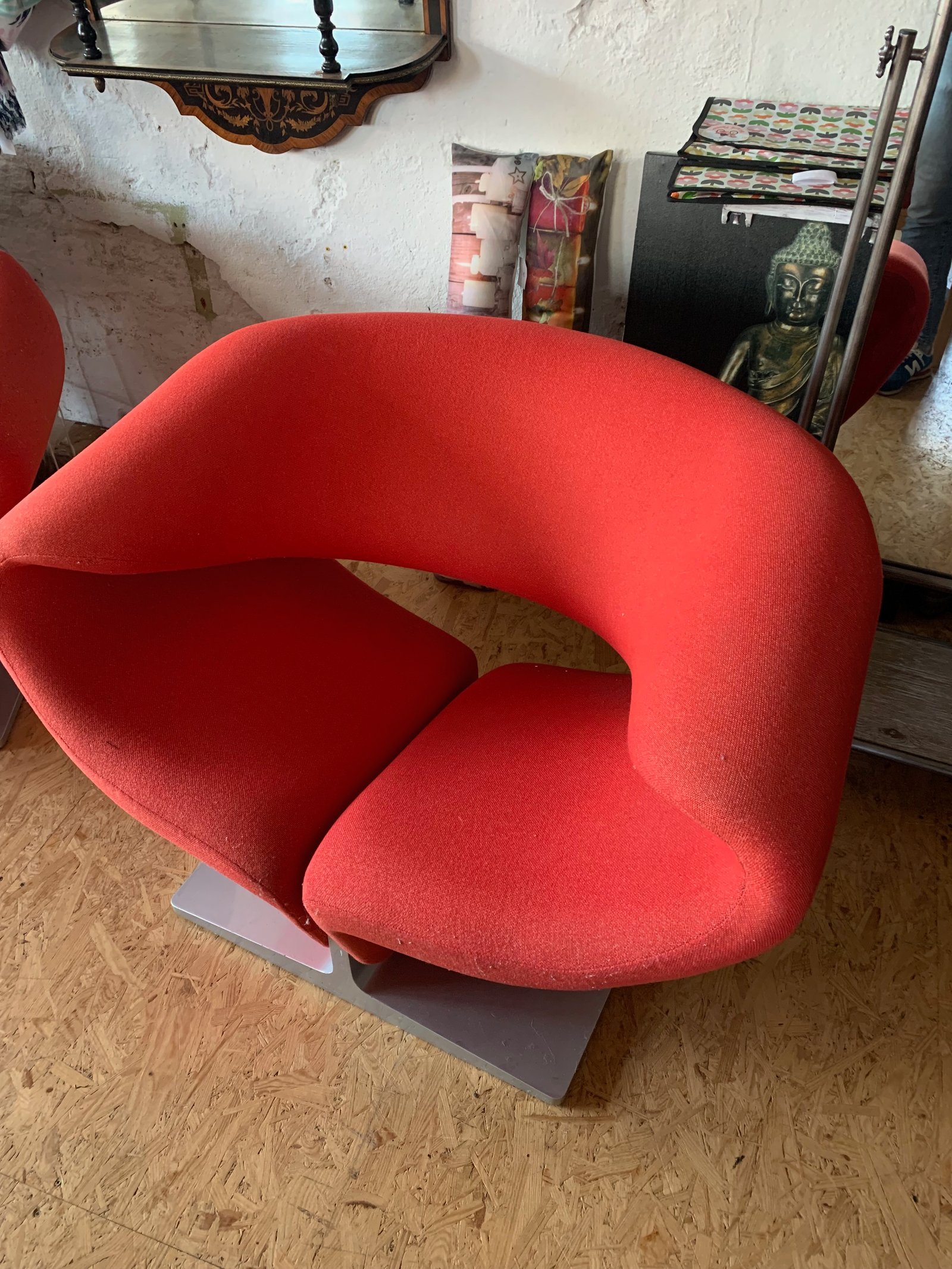 Ribbon Chair von Pierre Paulin mit altem roten Bezug